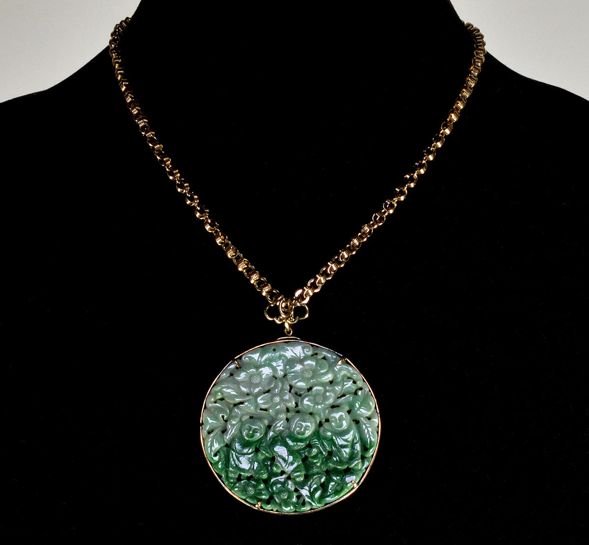 Vintage 14K Gold Carved Jadeite Jade Pendant Signed MONARCH C.1950