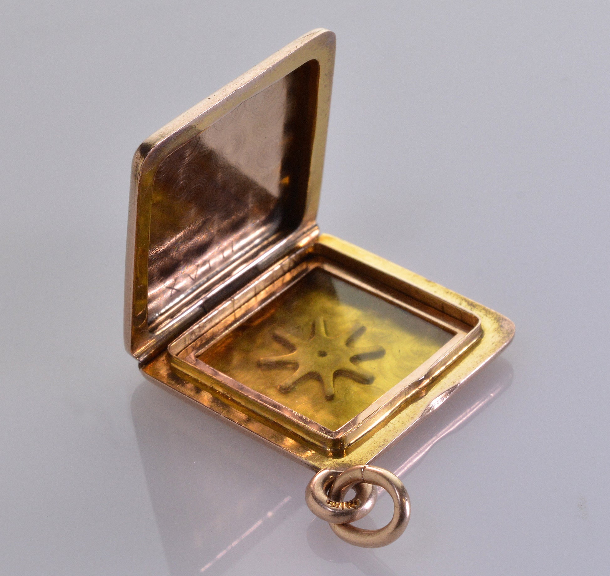 Antique Edwardian 14K Gold Picture Locket Pendant C.1910