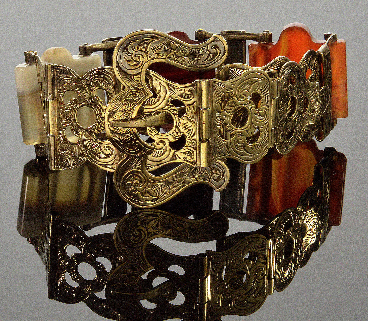 Antique Victorian 9K Gold Scottish Agate Buckle Bracelet C. 1860’s